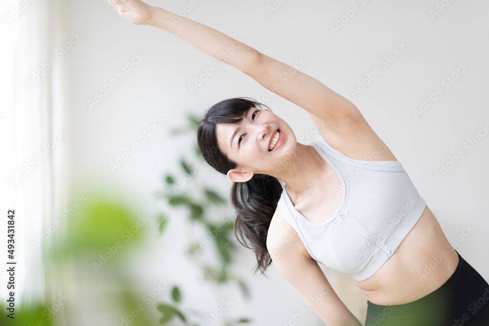ストレッチをする女性 ストレッチをする女性