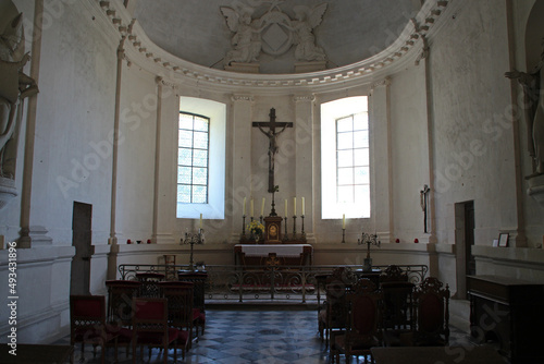Tablou pe pânză chapel in a castle in saint-fargeau (france)