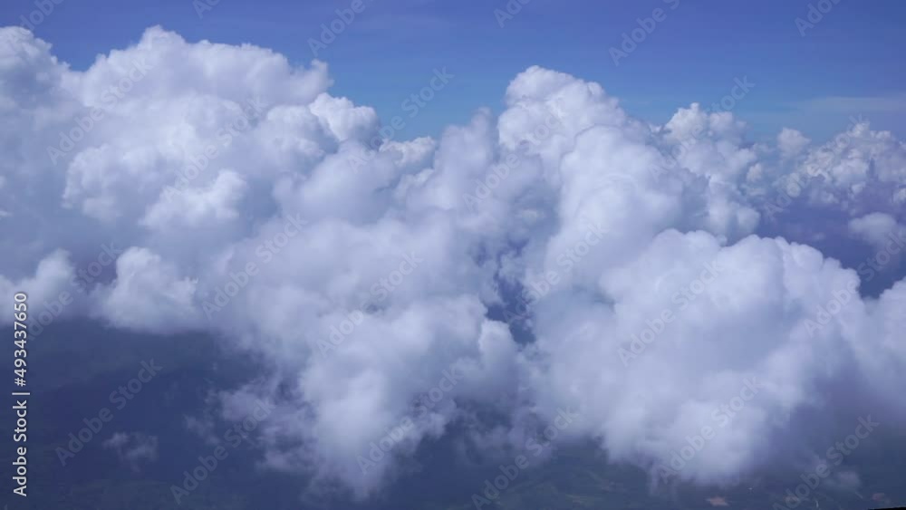 Flying above the clouds (60fps) Flying above the clouds (60fps)
