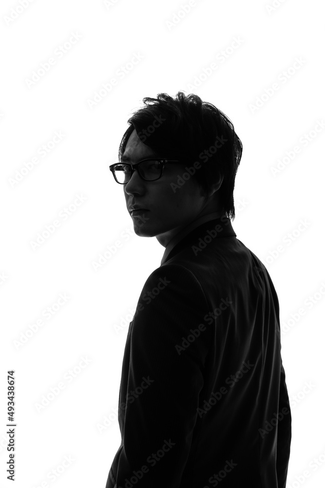 振り返る男性 シルエット 振り返る男性 シルエット