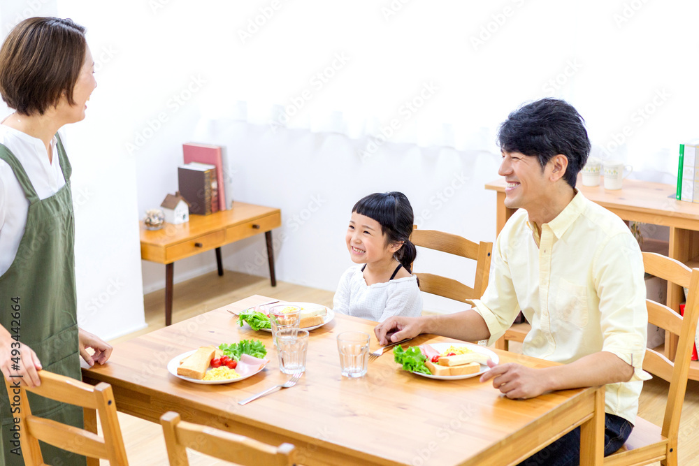 家族の朝食の時間