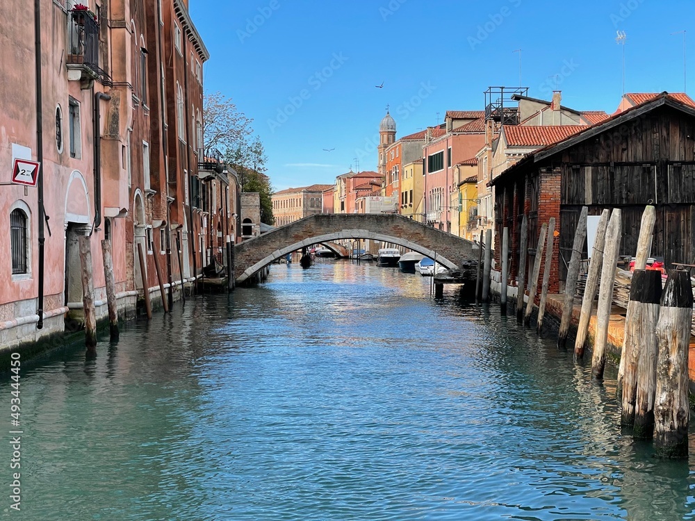 Canal de Venecia y puentes