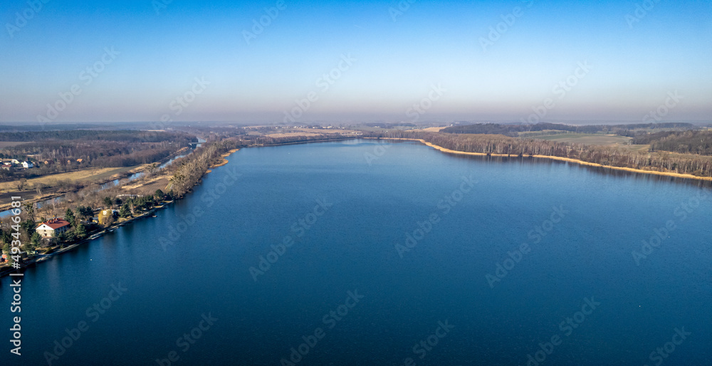Jezioro Pławniowickie i Kanał Gliwicki na Śląsku w Polsce panorama zimą z lotu ptaka. - obrazy, fototapety, plakaty 