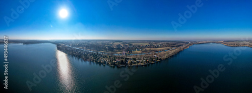 Jezioro Pławniowickie i Kanał Gliwicki na Śląsku w Polsce panorama zimą z lot...