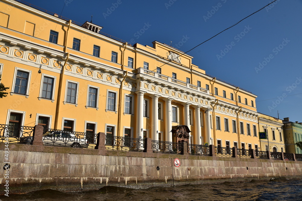 Palais sur la Néva à Saint-Pétersbourg. Russie