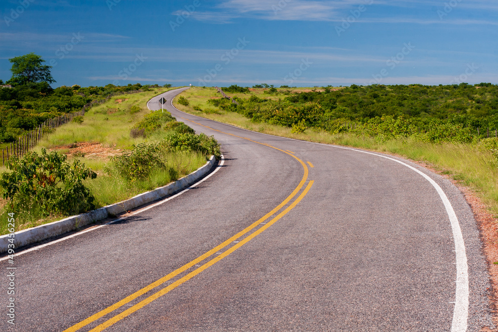 Fototapeta premium estrada asfaltada com curva em s 