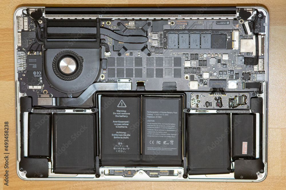 Newcastle UK: 17th Jan 2019: Old Macbook Pro 2013 internal parts for repair  (battery replacement) Stock-foto | Adobe Stock