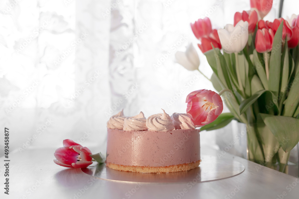 Naklejka premium Spring still life with cake and tulips