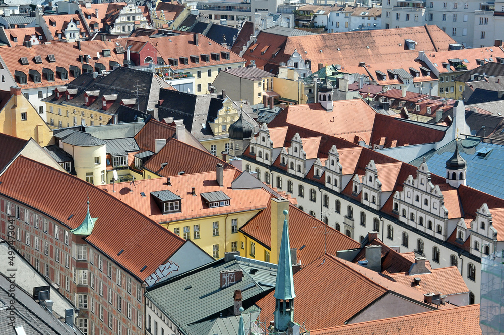 Vista aérea de los tejados y edificios de viviendas en la ciudad de Munich en Alemania