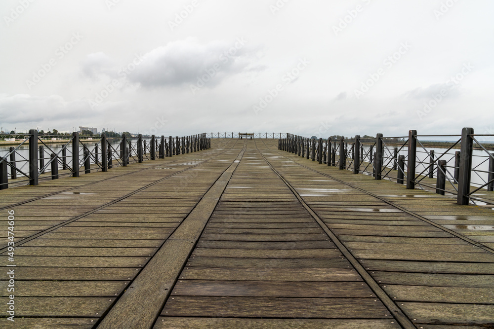 Obraz premium Detail view of the historic Rio Tinto pier in Huelva