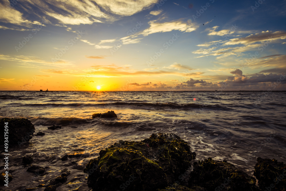 Obraz premium sunset on the beach