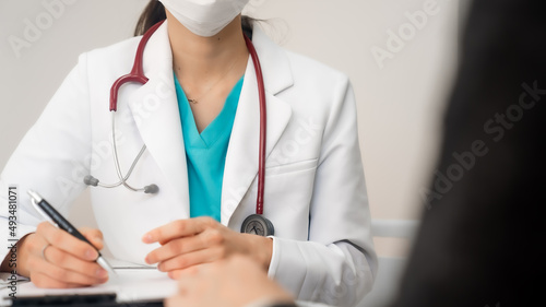 Quadro su tela 問診する白衣を着た女医