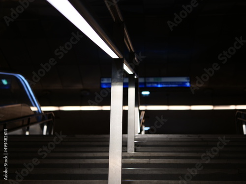 escalier lumineux du métro
