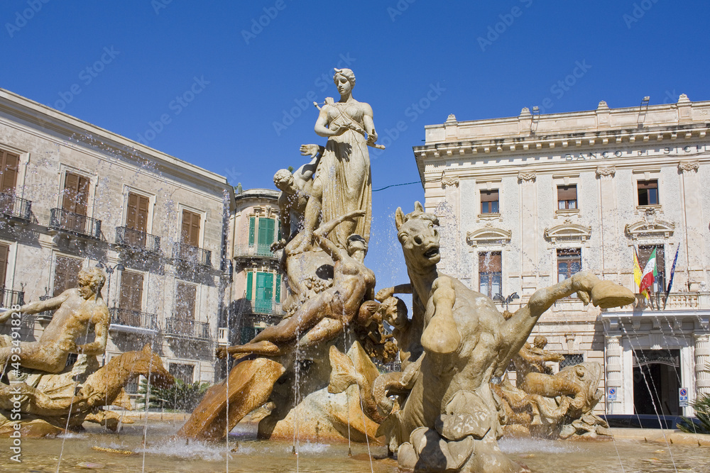 Fountain of Artemis at Piazza Archimede in Syracuse, Sicily, Italy	