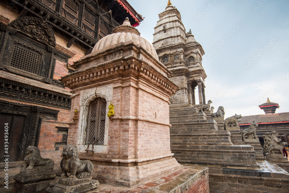 Fototapeta premium Kathmandu,Nepal - April 20,2019: Bhaktapur Durbar Square is royal palace of the old Bhaktapur Kingdom and it is declares of UNESCO World Heritage Sites.
