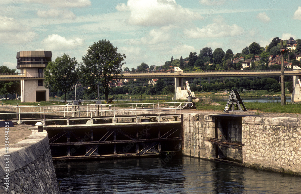 Naklejka premium Ecluse, La Seine, Ablon sur Seine, 94, Val de Marne
