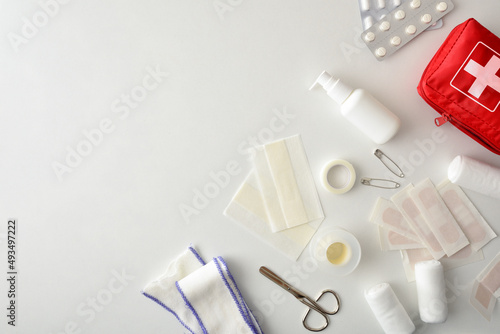 Quadro su tela Emergency first aid kit supplies on the corner on table
