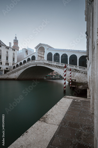 Die Rialtobrücke in Venedig, Italien, Langzeitbelichtung © Harald Biebel