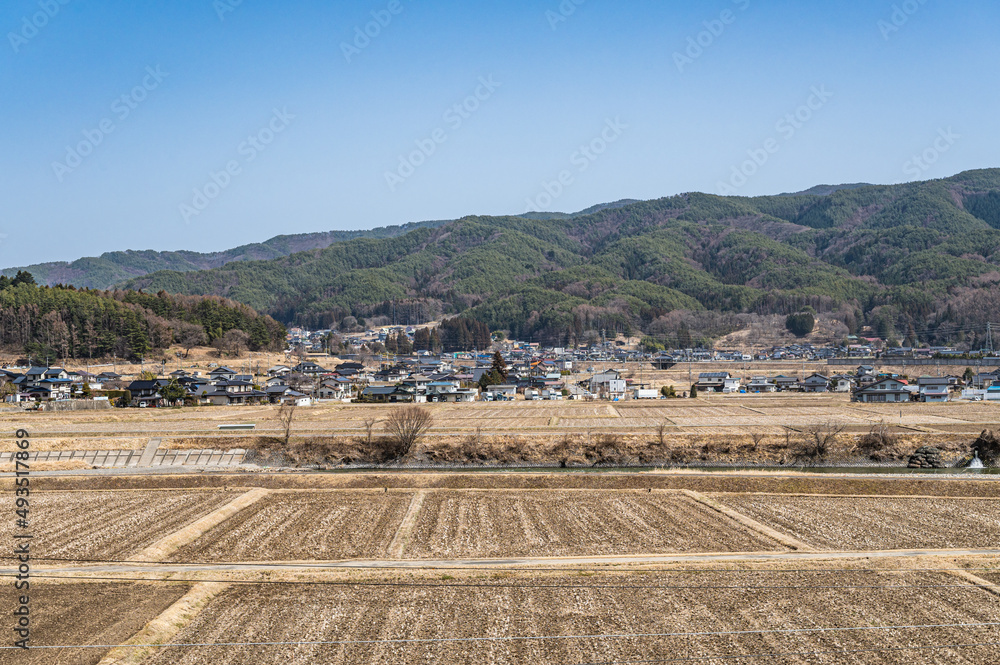 Fototapeta premium 早春の田舎の風景 辰野町