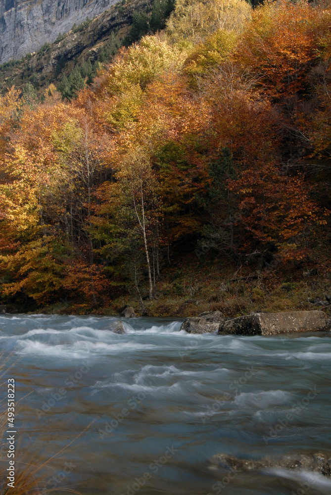 Pirineo aragones en otoño.Huesca.España Pirineo aragones en otoño.Huesca.España