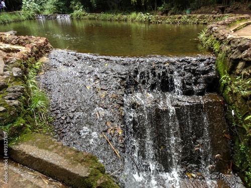 Cascata de pedras artificial, logo após pequeno lago de nascente com águas cristalinas, localizada no parque das Mangabeiras, Belo Horizonte, Minas Gerias. photo