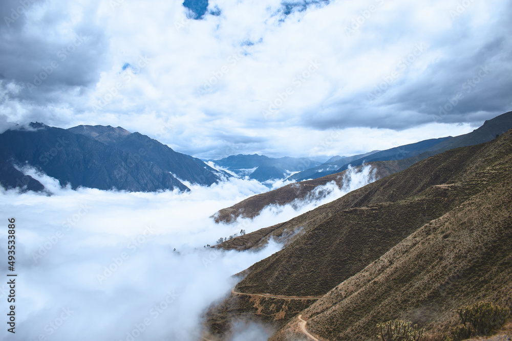 COLCHON DE NUBES ENTRE LAS MONTAÑAS