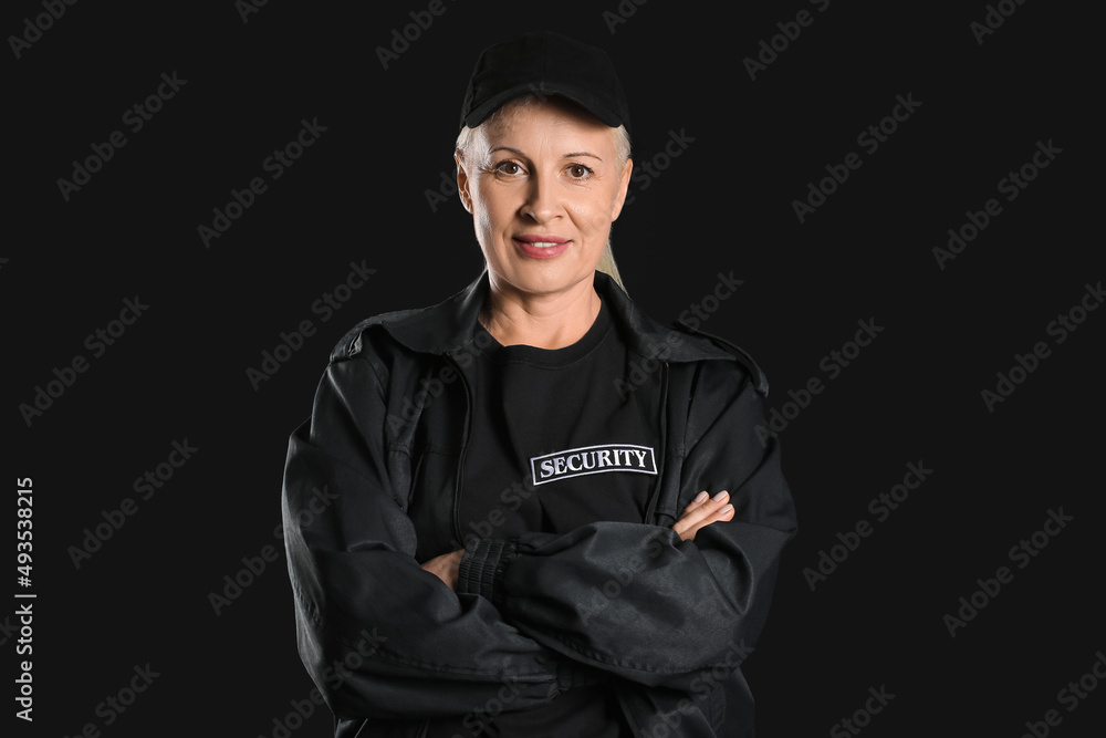 Obraz premium Female security guard on dark background