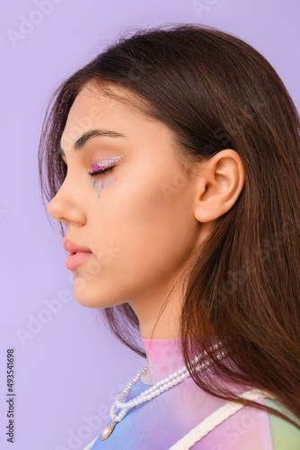 Profile of fashionable woma...