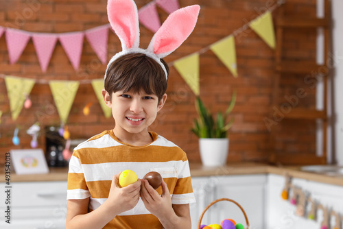 Adorable little boy with bu...