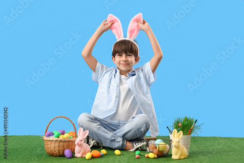 Adorable little boy with bu...