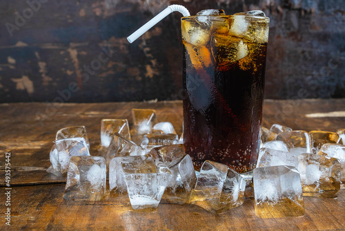 Cola drinks, black soft drinks and refreshing ice
