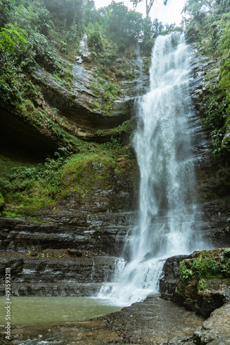 Obraz na płótnie waterfall in the forest, San gil, colombia w salonie