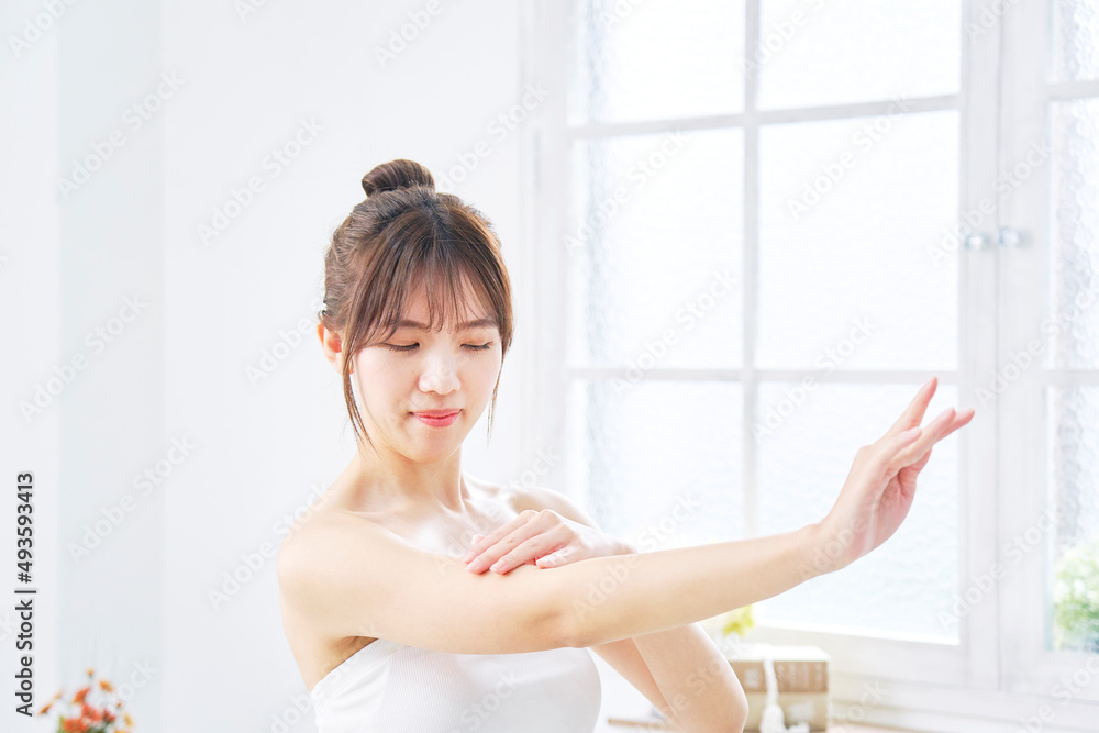 女性 美容 腕のケア リビング 女性 美容 腕のケア リビング