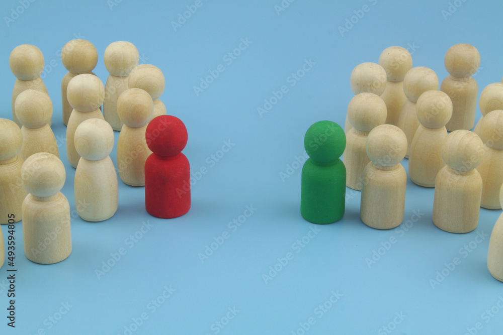 Obraz premium Agreement, coordination, negotiation and discussion concept. Groups of people figures with red and green leaders.