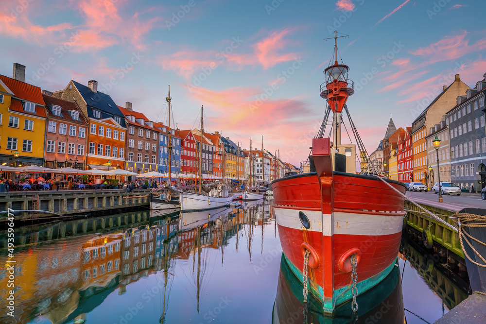 Obraz na płótnie Copenhagen downtown city skyline in Denmark w salonie