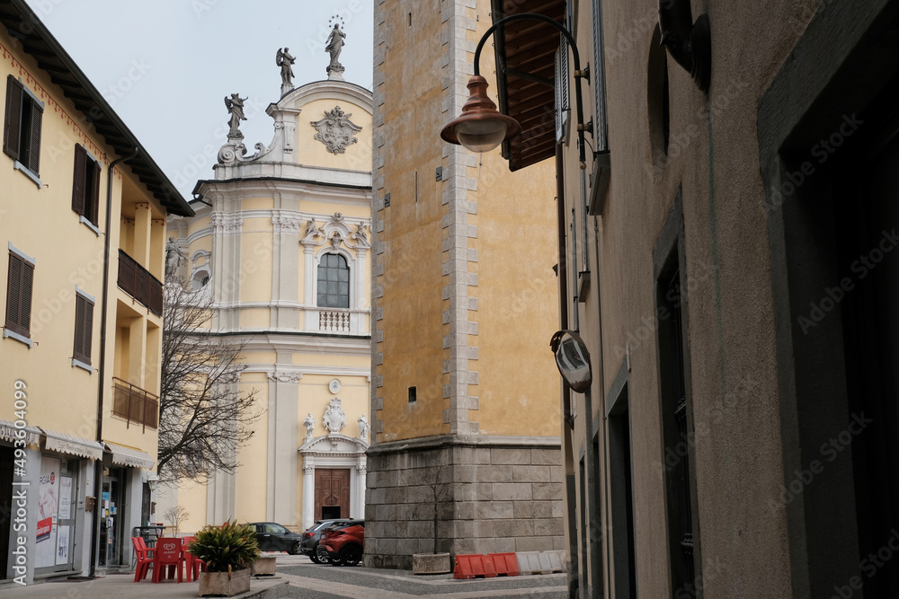 La chiesa di Santa Maria Assunta a Cologno al Serio in provincia di Bergamo, Lombardia, Italia.