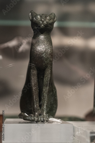 statue of an Egyptian cat