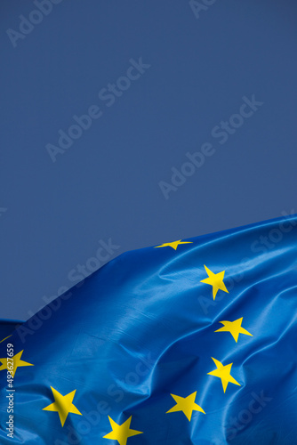 Quadro su tela drapeau européen dans le vent avec un beau ciel bleu en arrière plan