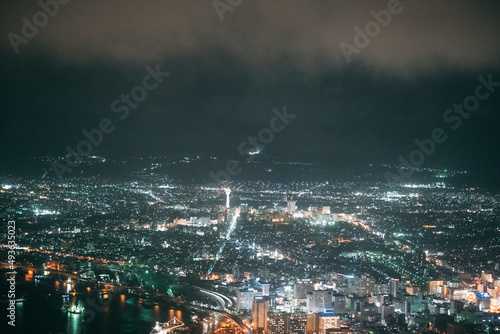 雨の日本三大夜景、函館 © D’s Photograph