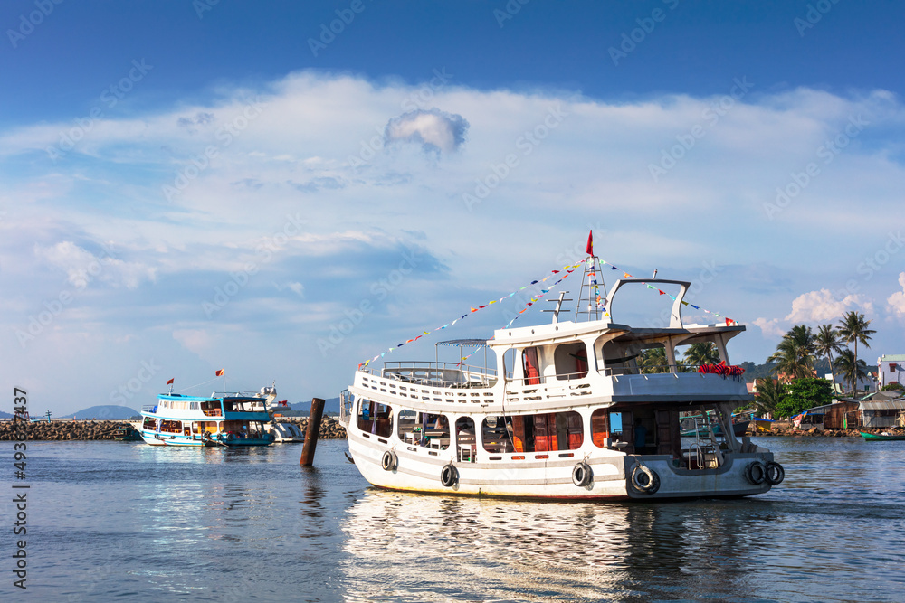 Obraz premium Pleasure ship in bay of Phu Quoc Island. Vietnam.