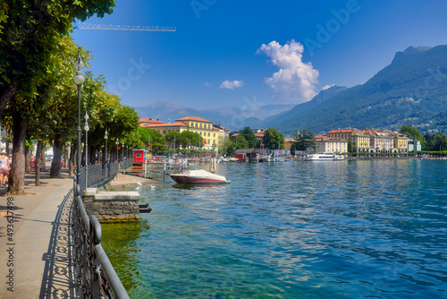 Obraz na plátně The promenade by the Lugano Lake, Lugano, Switzerland.