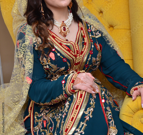 Quadro em tela Moroccan traditional dress, embroidery on the caftan