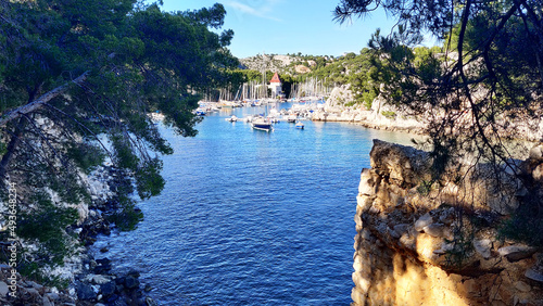 Calanque pinède port