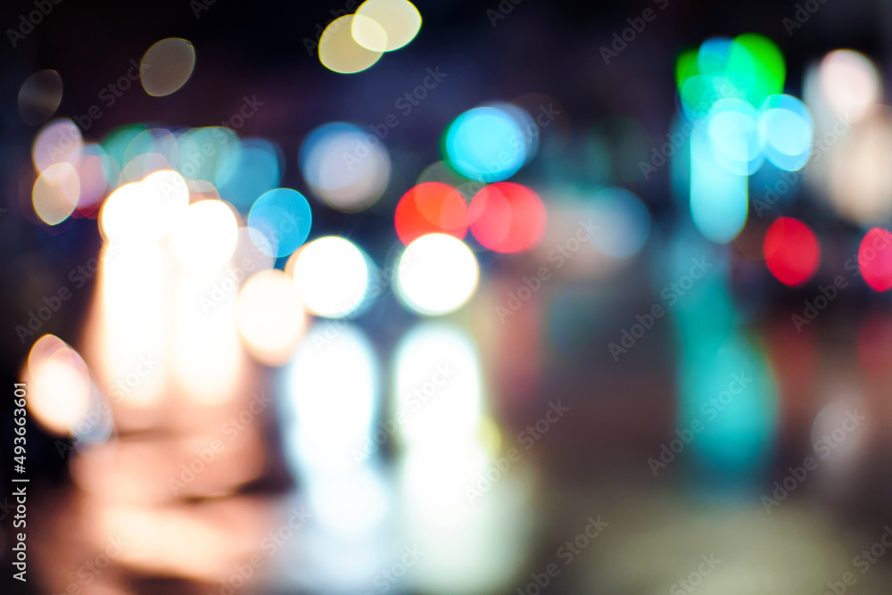 Fototapeta premium Colorful defocused background of car headlights on the street