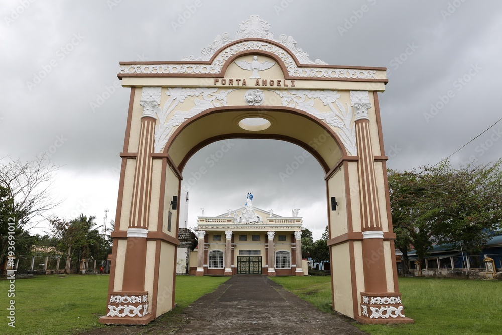 Fototapeta premium Pfarrkirche und Schrein, unserer Lieben Frau der Verkündigung in Bacon - Sorsogon City, Provinz Sorsogon, Philippinen