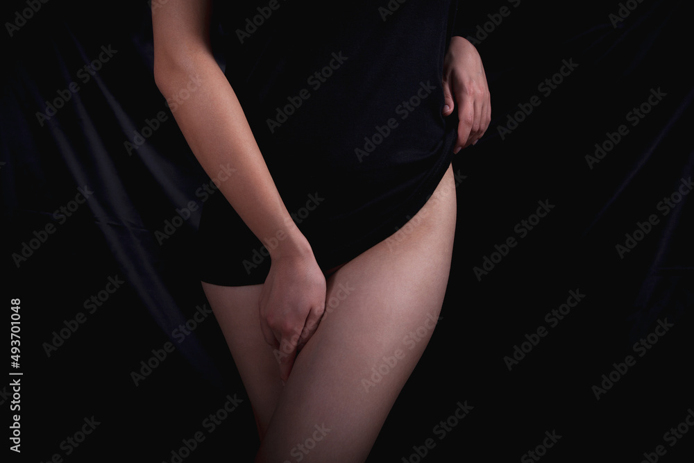 Naklejka premium woman sexy posing in lingerie