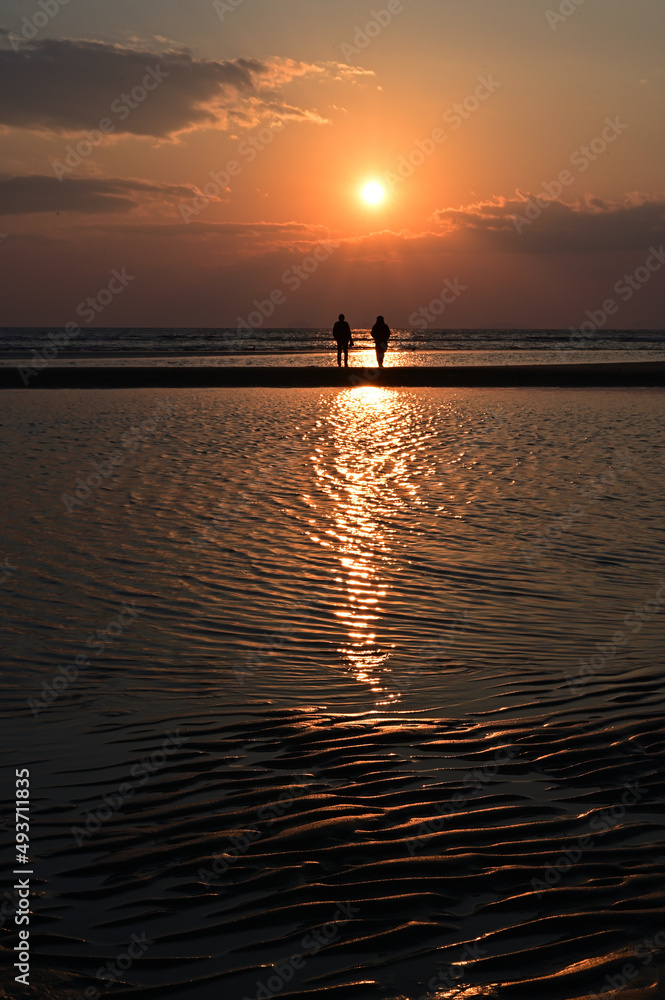 四国香川県三豊市にある父母ケ浜（チチブガハマ）の夕日