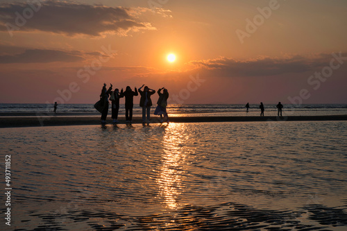四国香川県三豊市にある父母ケ浜（チチブガハマ）の夕日