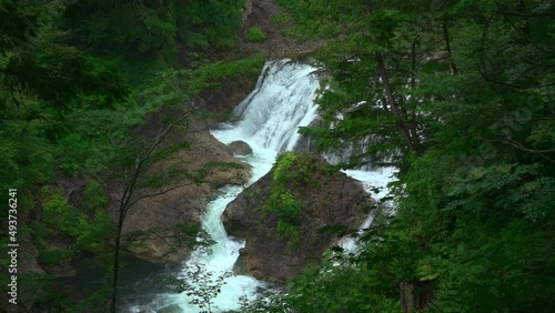 雑魚川にかかる三段滝