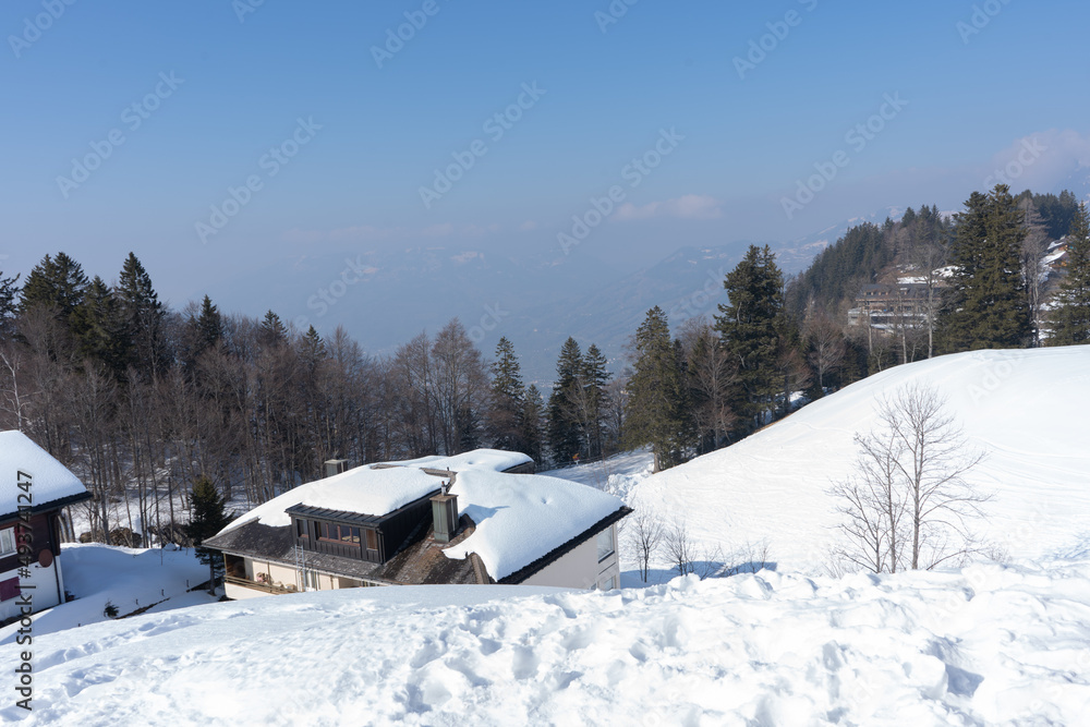 Welcome to high alpine snow capital, Winter in the Saas Valley,
Activities for young and old, snow sports enthusiasts, adventurers, pleasure-seekers and all those who appreciate and love nature. Welcome to high alpine snow capital, Winter in the Saas Valley,
Activities for young and old, snow sports enthusiasts, adventurers, pleasure-seekers and all those who appreciate and love nature.